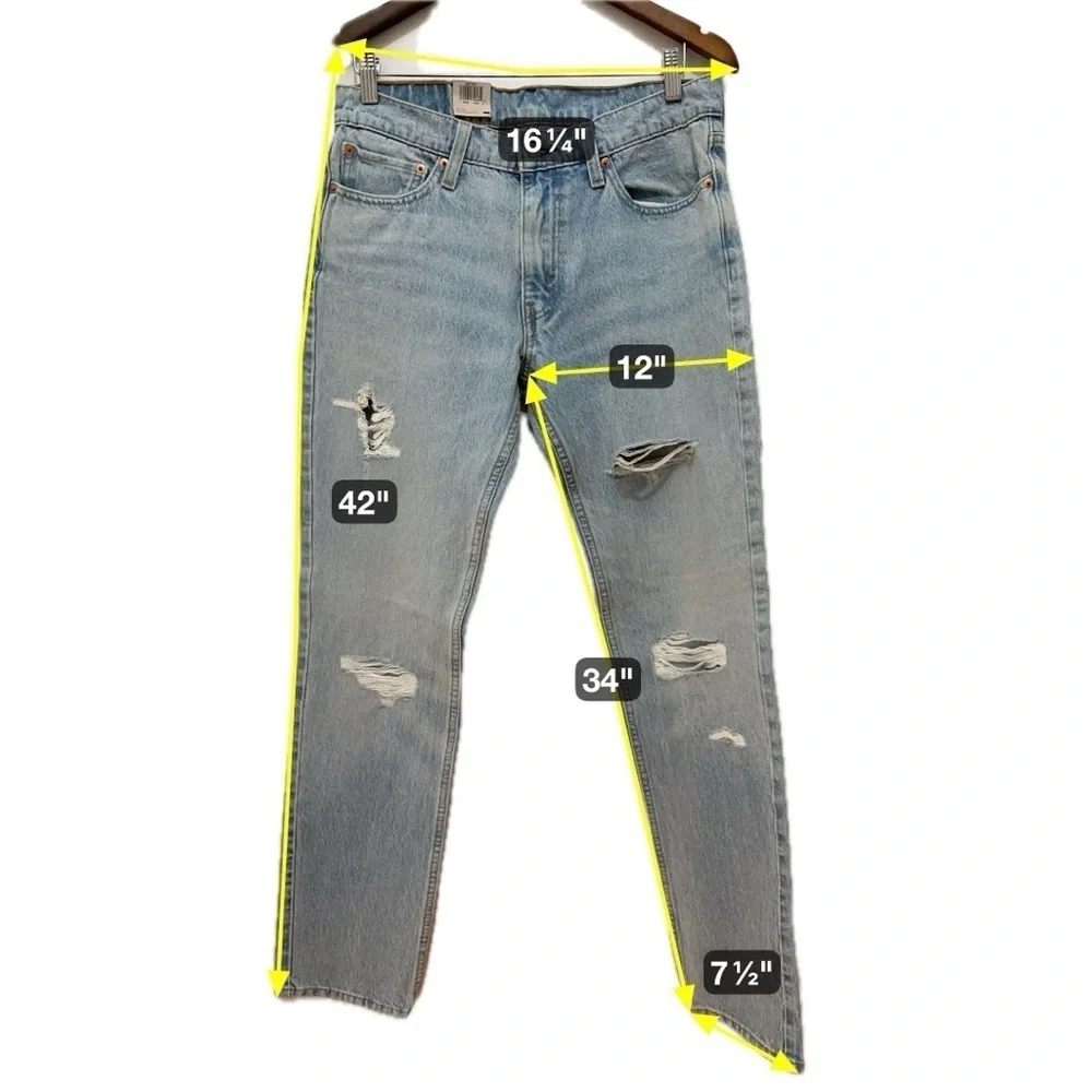 142 Levi's | NWT Men's Light Blue Ripped Straight Jeans (size 32x34)